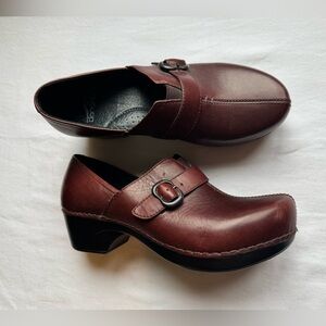 Dansko Tamara Mary Jane Burnished Berry Leather Clogs. Size 38 EU 7.5-8